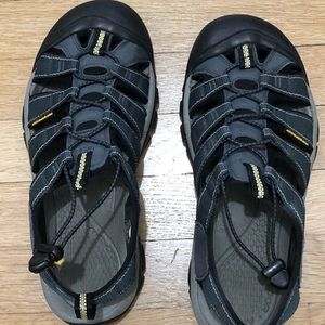 KEEN Men's Newport H2 Closed Toe Water Sandals